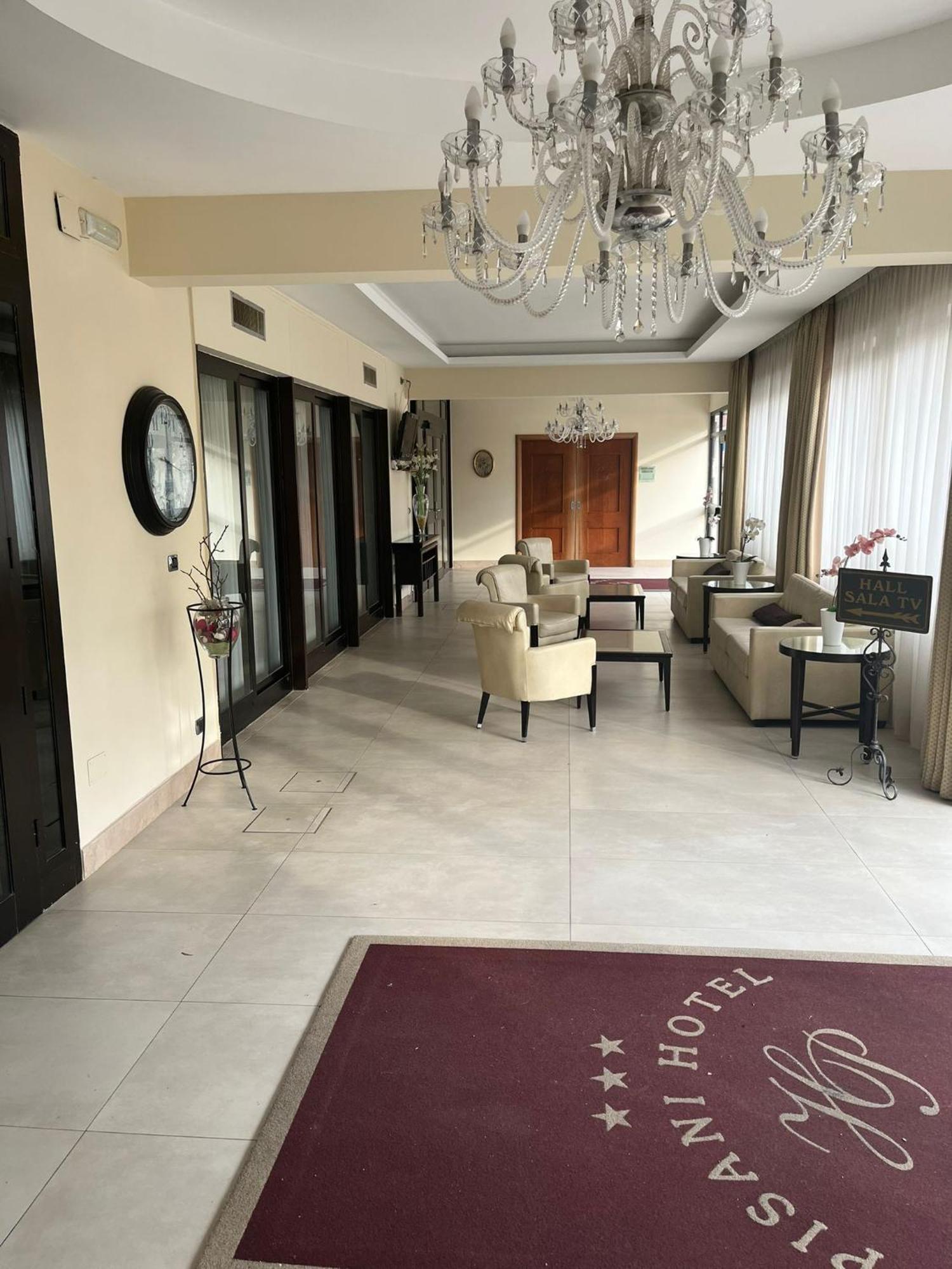 Pisani Hotel San Nicola La Strada Exterior photo