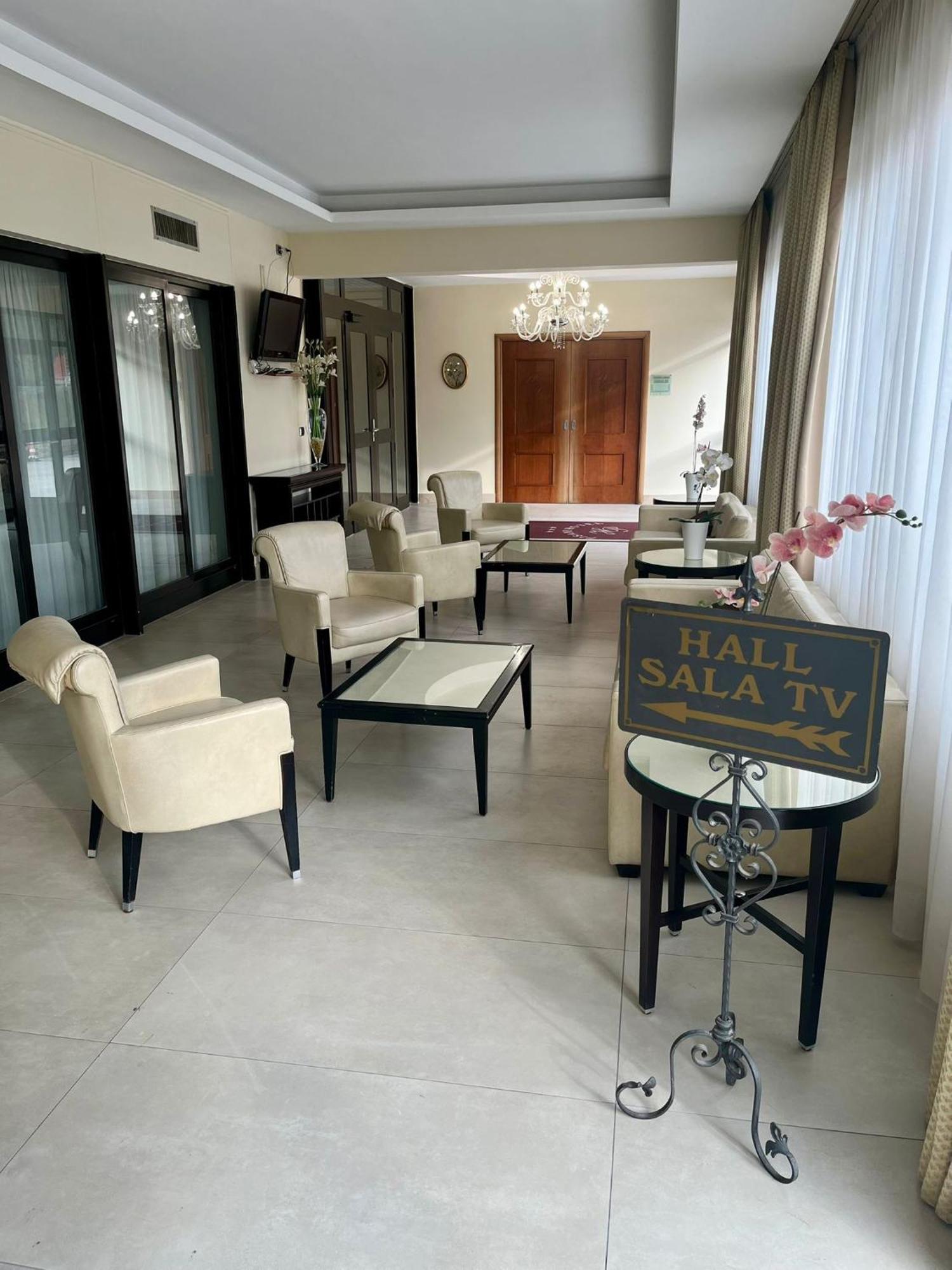 Pisani Hotel San Nicola La Strada Exterior photo