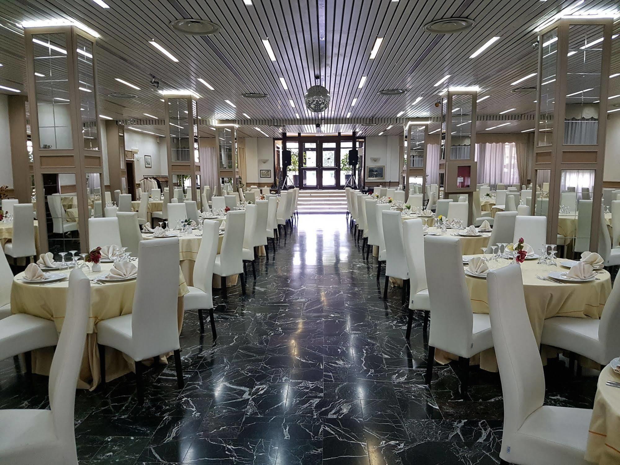 Pisani Hotel San Nicola La Strada Exterior photo