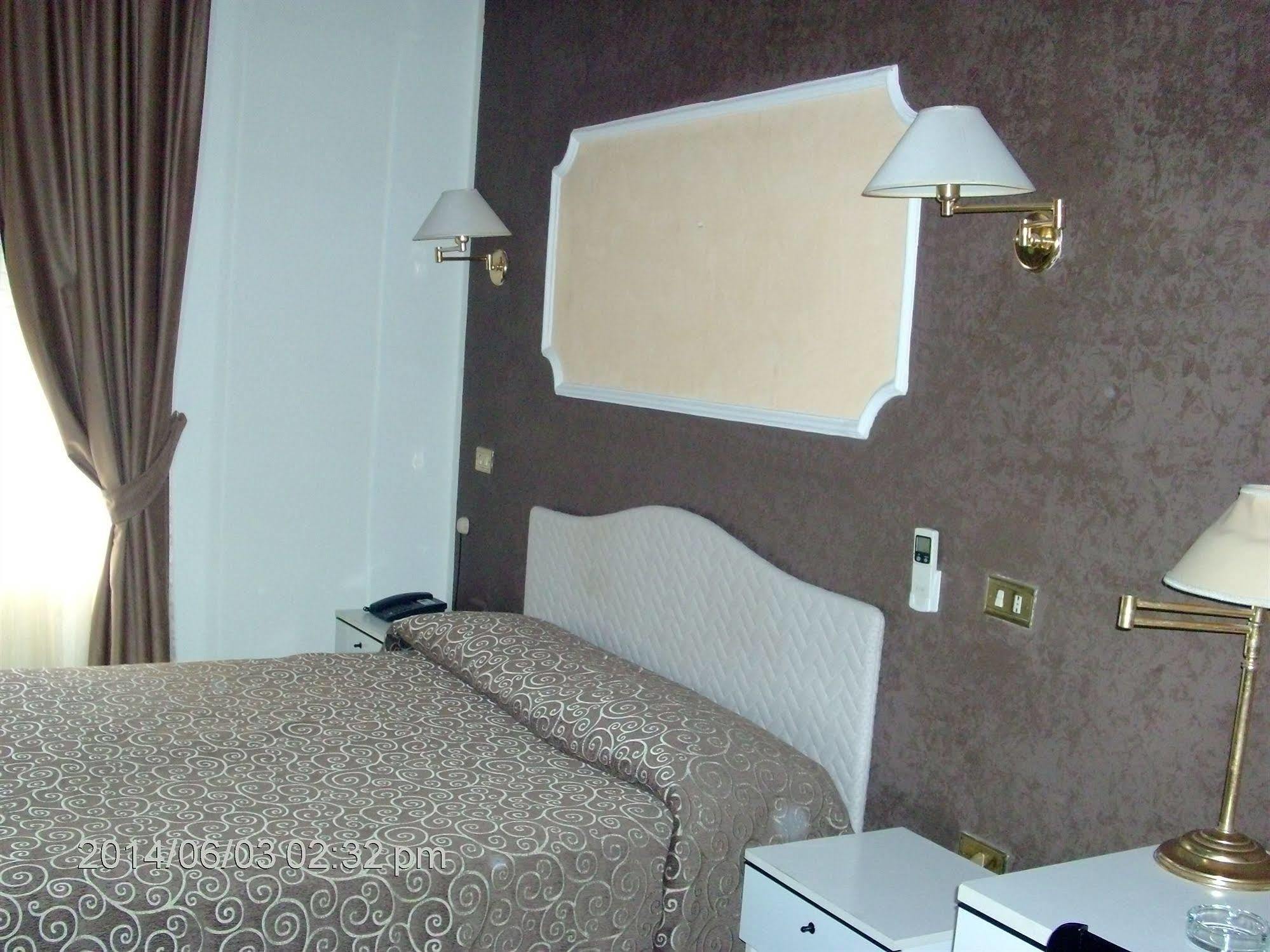 Pisani Hotel San Nicola La Strada Exterior photo