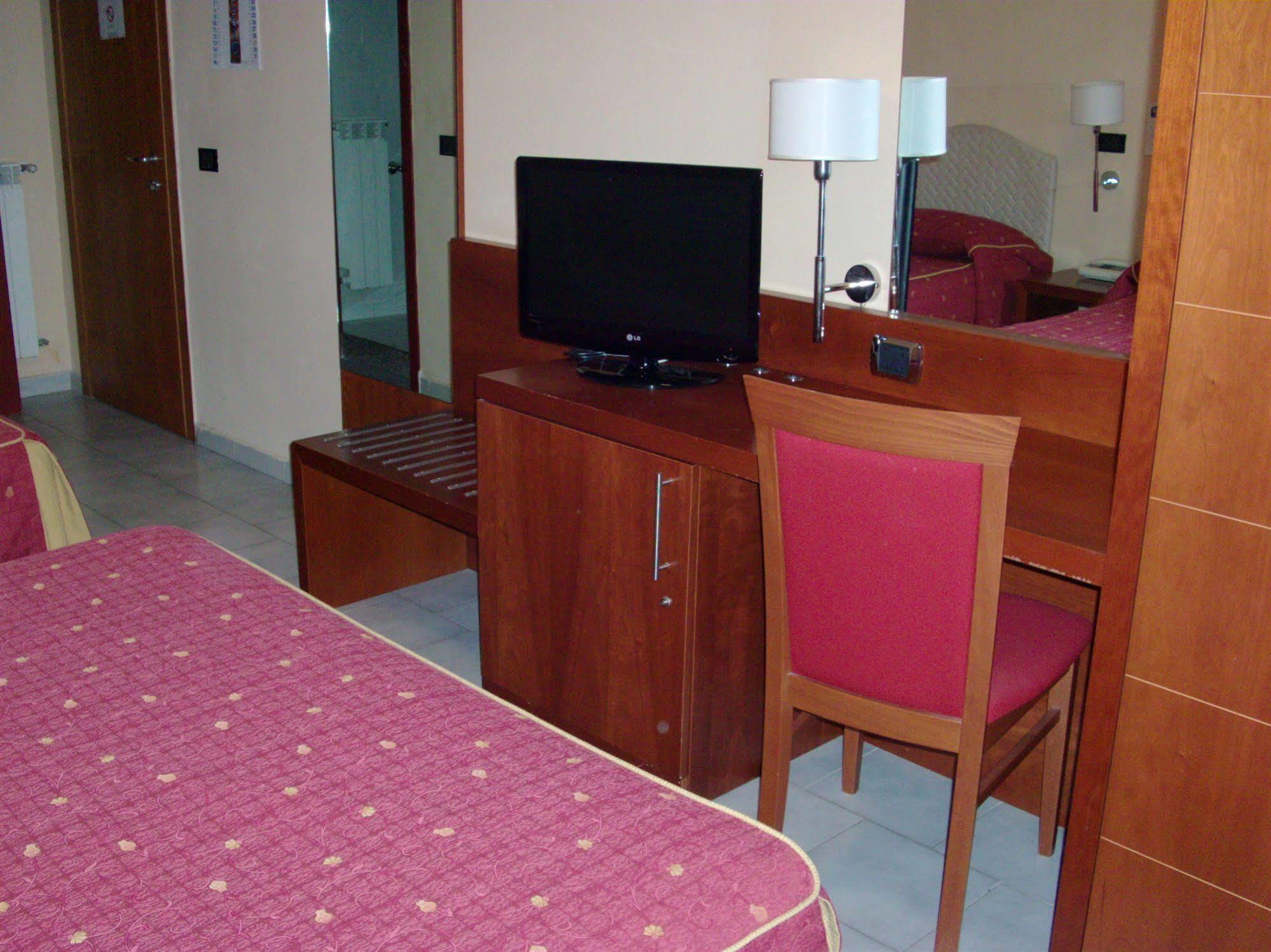 Pisani Hotel San Nicola La Strada Exterior photo